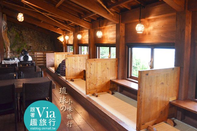 沖繩餐廳》沖繩「山之茶屋・樂水」～一個有山有海的療癒系木屋茶坊！ @Via&#039;s旅行札記-旅遊美食部落格